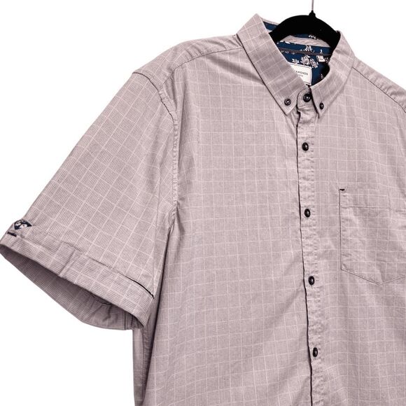 7 Diamonds Saga Stretch Pink Short Sleeve Button Down with Floral Accents Size L - Picture 2 of 6